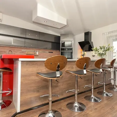Nightingale Luxury *