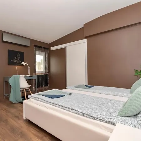 Nightingale Luxury *